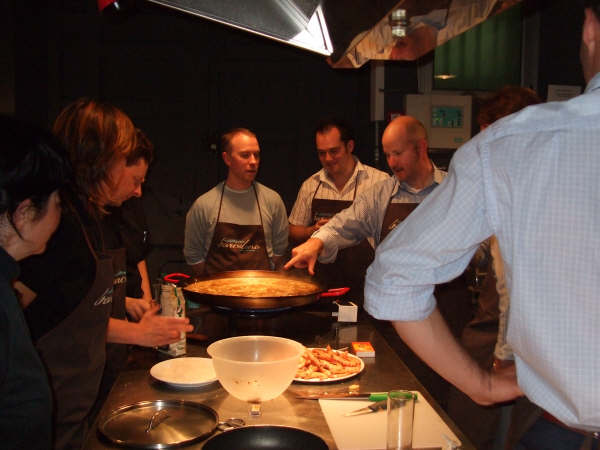 paella cooking challenge barcelona